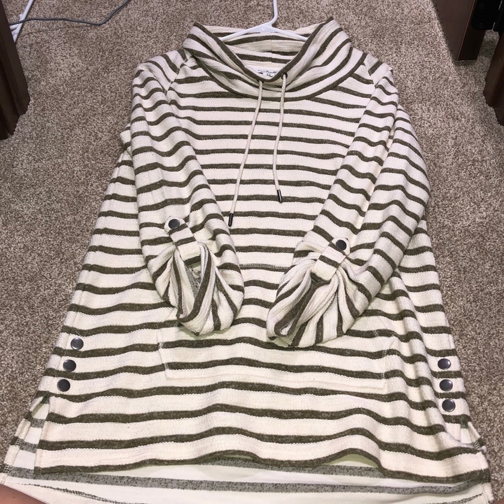 Cute beige dress with navy green stripes!